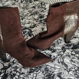 Chic Brown Ankle Boots with Croc-Embossed Detail